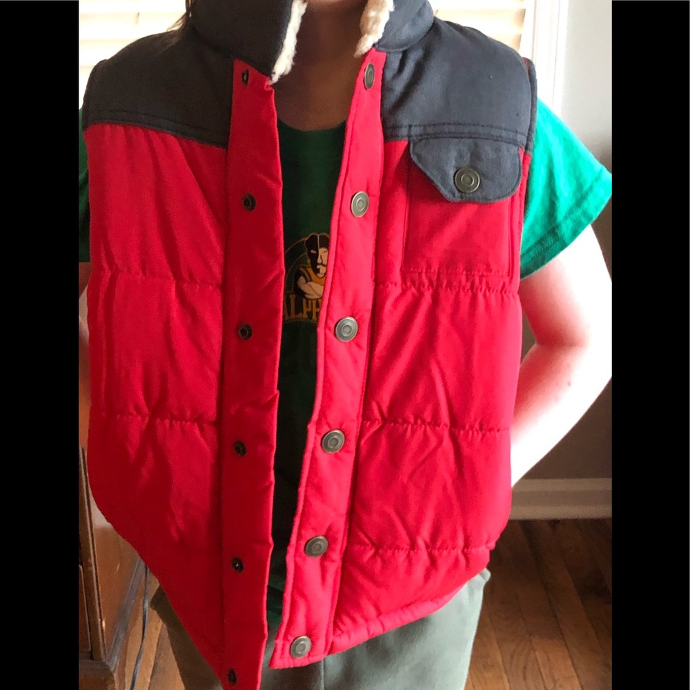 Carter’s puffy vest with fur lined collar! Sz7